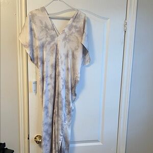 Elegant Tie-Dye V-Neck Maxi Dress